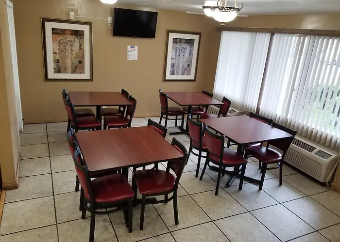 Travelodge By Wyndham Il Hotel Lansing