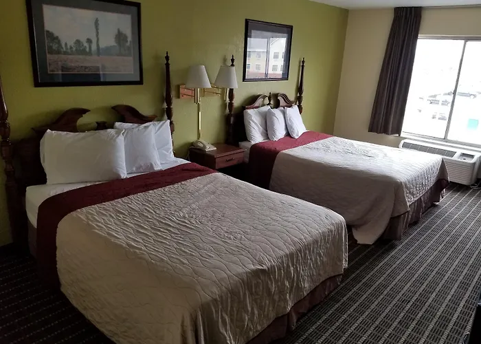 Travelodge By Wyndham Il Hotel
