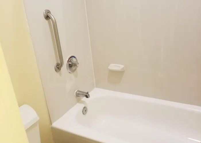 Travelodge By Wyndham Il Hotel *