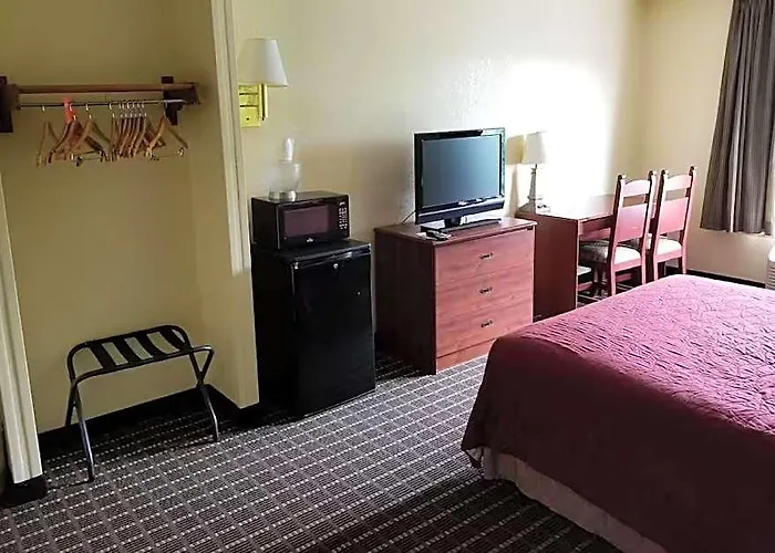Travelodge By Wyndham Il Hotel Lansing