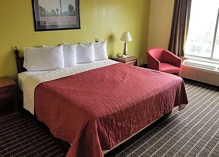 Travelodge By Wyndham Il * Lansing