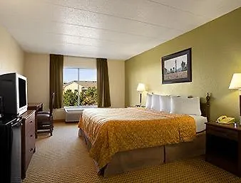 Travelodge By Wyndham Il Hotel